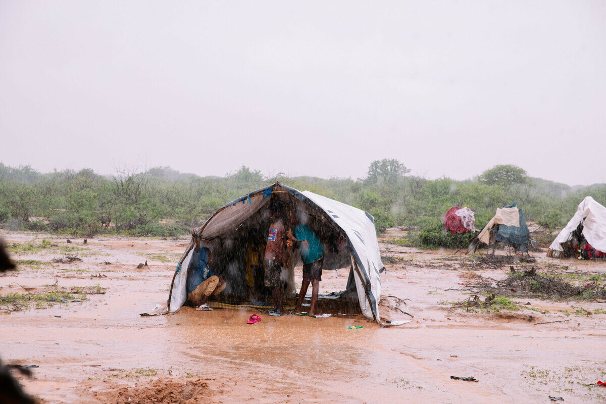 Oxfam InuruID 365563 Makeshift home for displaced people