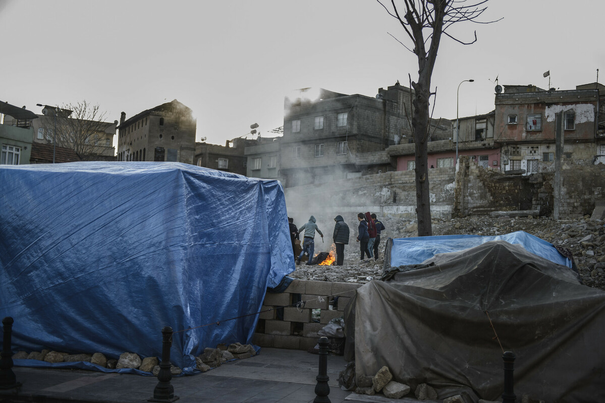 RS353917_makeshift tents in the streets of Gaziantep-scr